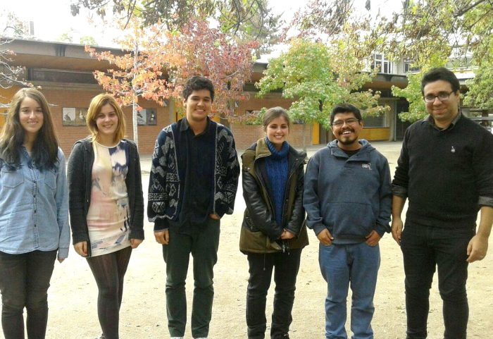 (de izquierda a derecha) Miembros de Torrent(e) junto al académico ISUC Mario Quilpatay.